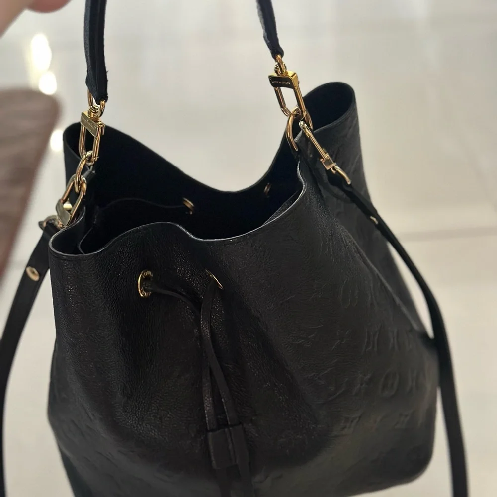 Louis Vuitton Black Leather Drawstring Shoulder Bag - Picture 2 of 3